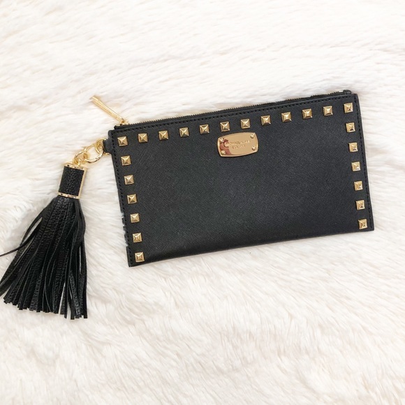 Michael Kors Handbags - Michael Kors Clutch - Like new!